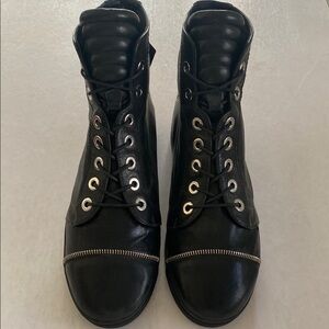 Stuart Weitzman Women’s “Zipit” Soft Black Leather Lace-Up Boots Size 9.5 M
